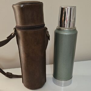 Vintage Aladdin Stanley Thermos A-944B 1 Quart Plus Carrying Case